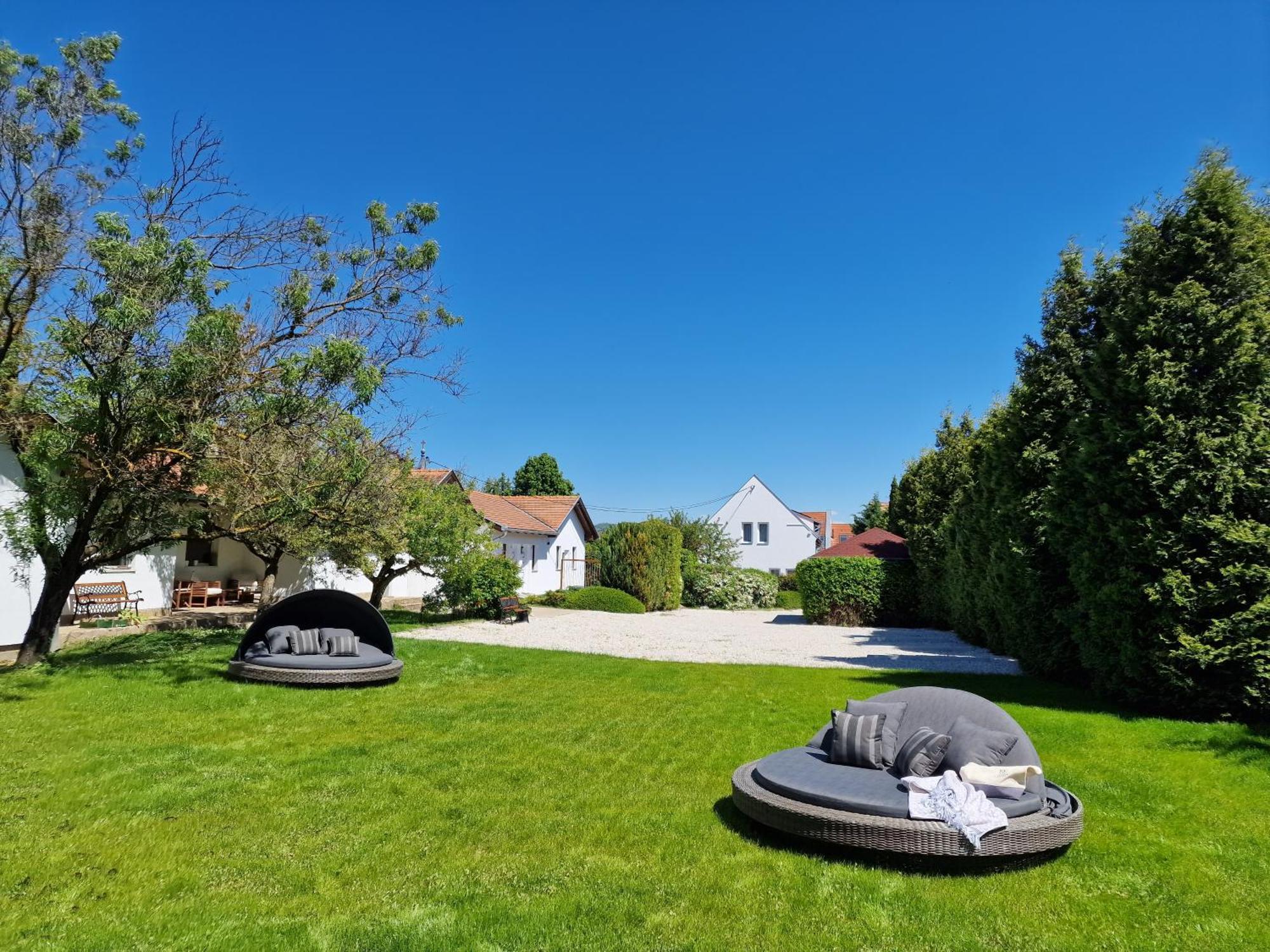 The Secret Garden - Keszthely B&B 외부 사진