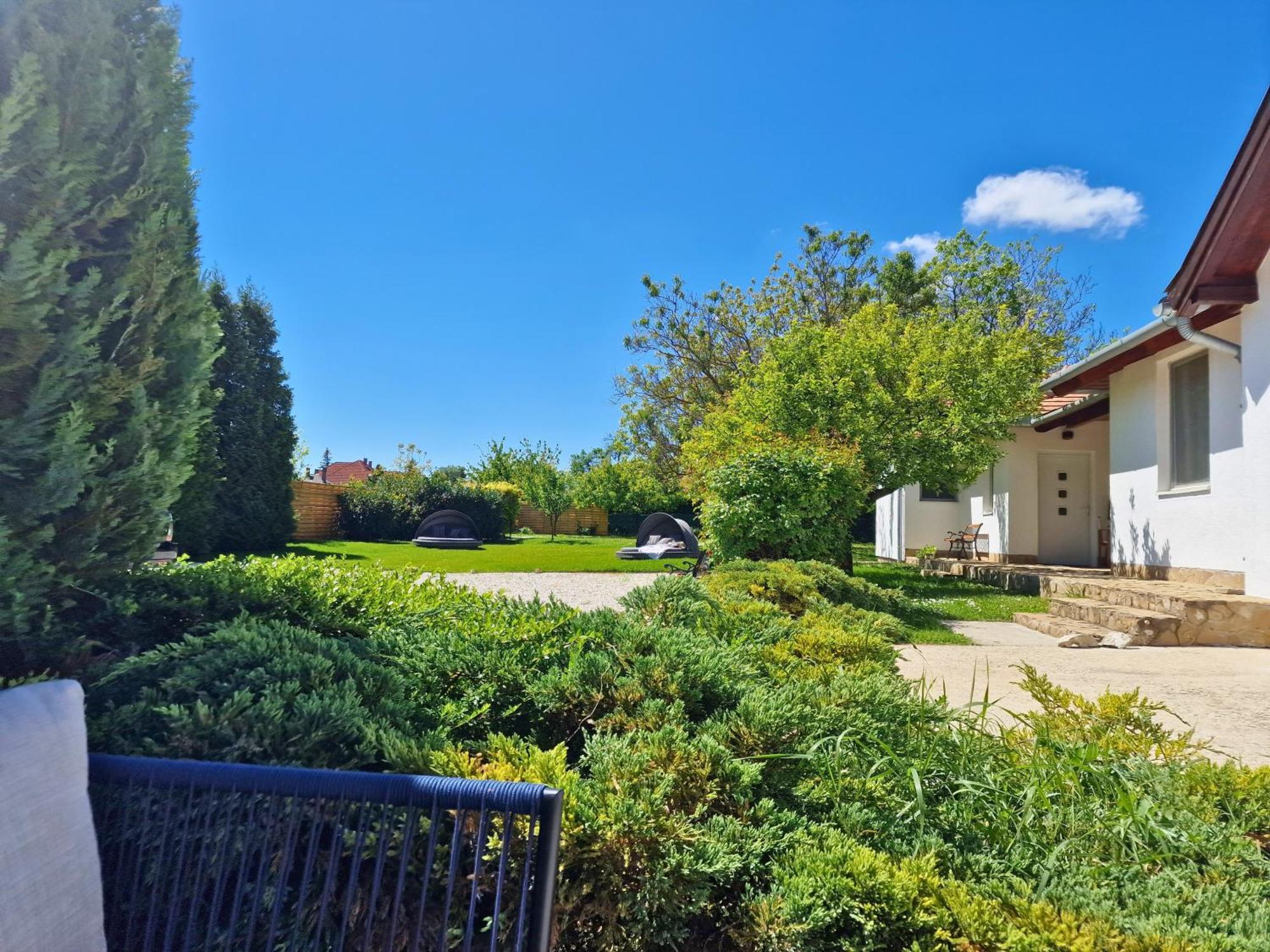The Secret Garden - Keszthely B&B 외부 사진