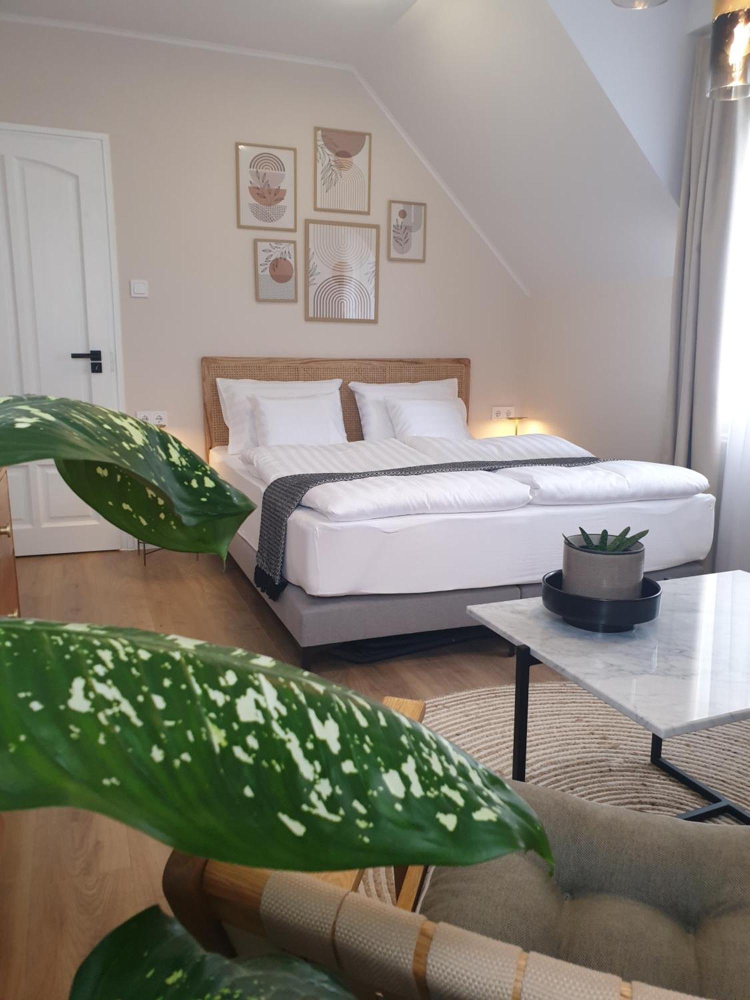 The Secret Garden - Keszthely B&B 외부 사진