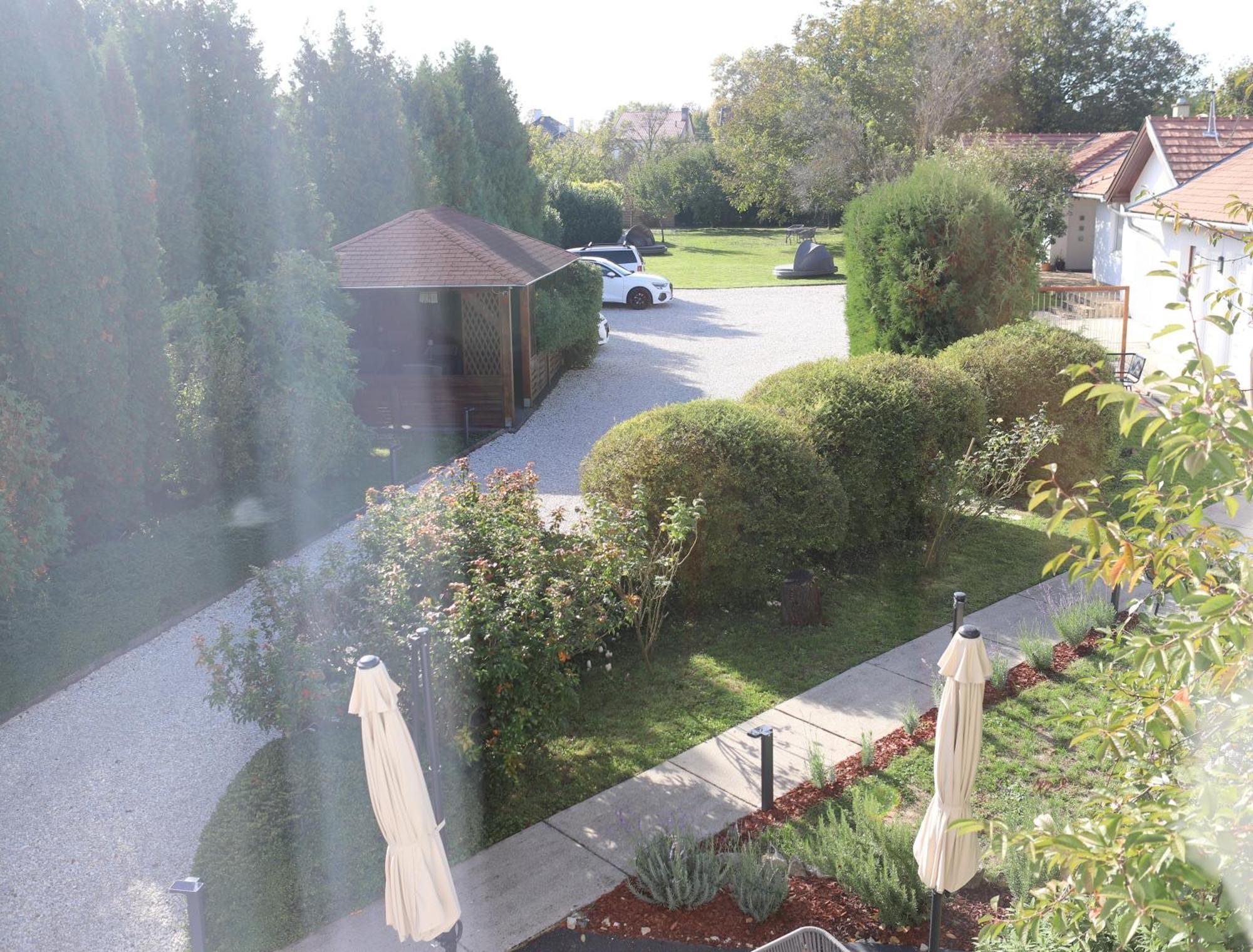 The Secret Garden - Keszthely B&B 외부 사진